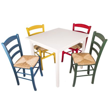 tavolo e sedie colorate